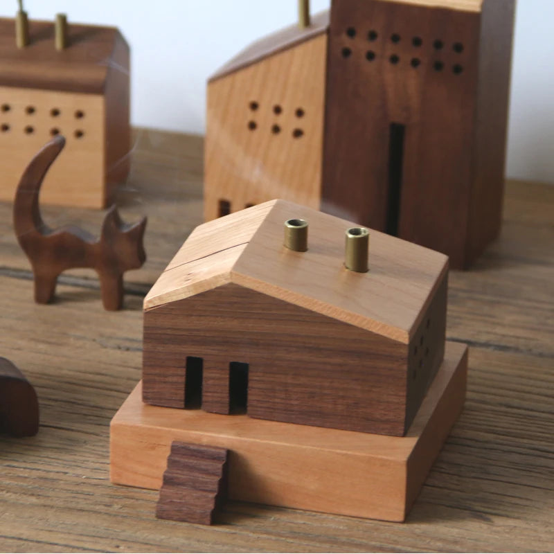 Wooden Miniature House – Decorative Incense Burner & Home Ornament